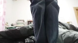 巨乳少女ベッド上自撮り1-脱衣開脚
