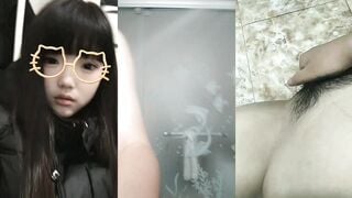 貧乳でぽっちゃりな娘が入浴中に自慰し潮を吹く